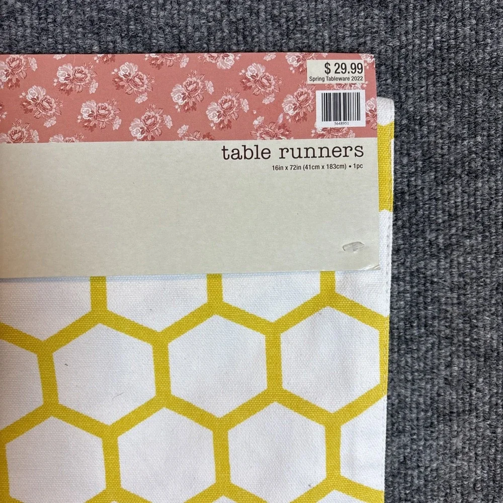 Spring Shop Reversible Honeycomb Table Runner Yellow Black White 16x72‎ Cotton